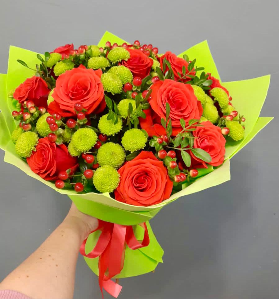 Букет цветов из: Хризантемы и Розы в Раздольном Приморского края