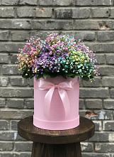 Цветочная композиция из Гипсофила и Розы в шляпной коробке в Раздольном Приморского края