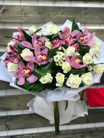 Букет цветов из: Розы и Хризантемы в Раздольном Приморского края