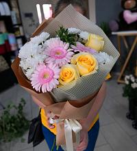 Букет цветов из:  Герберы, Розы и Хризантемы в Раздольном Приморского края