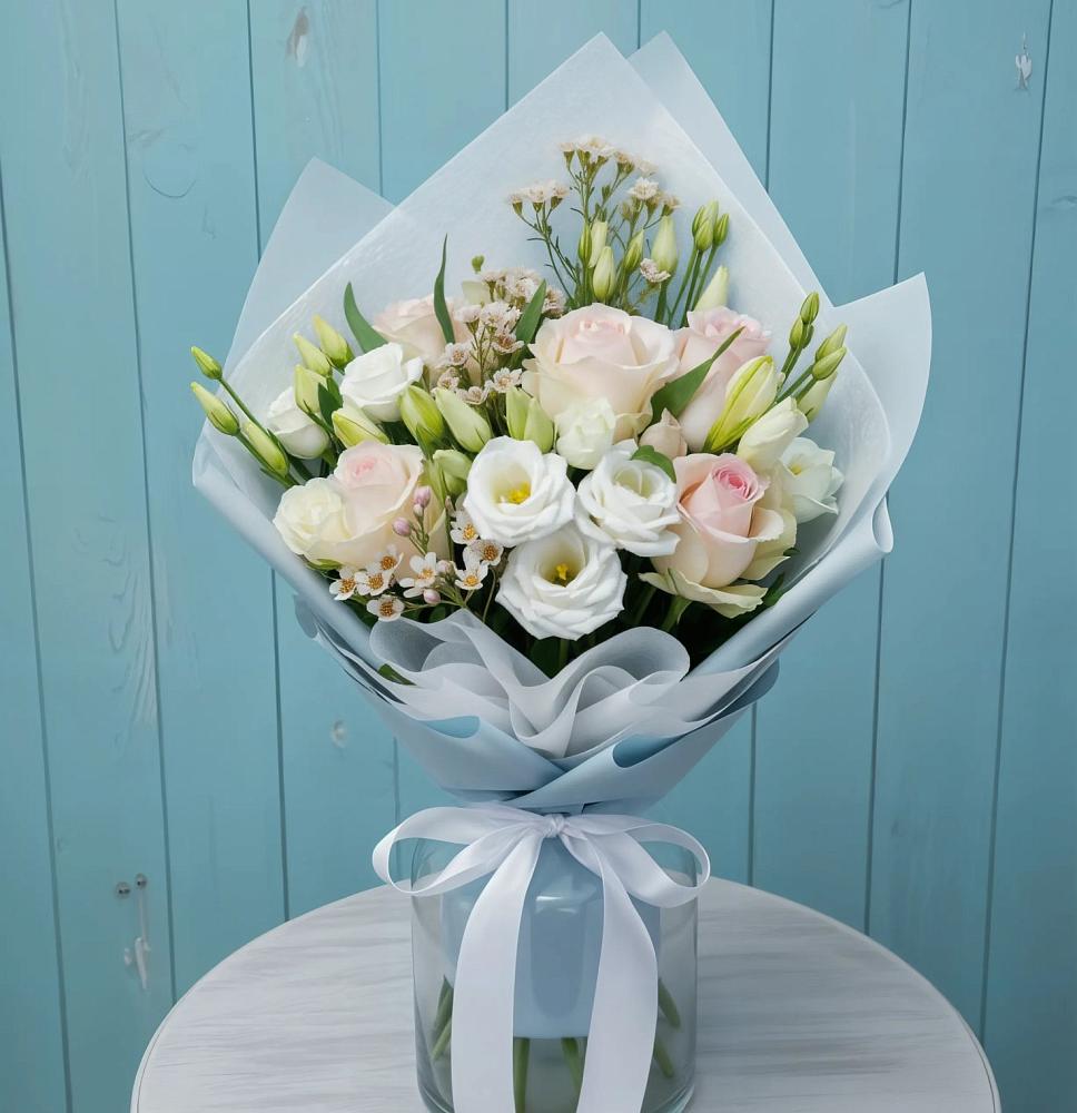 Букет цветов из: Розы и Лизиантусы в Раздольном Приморского края