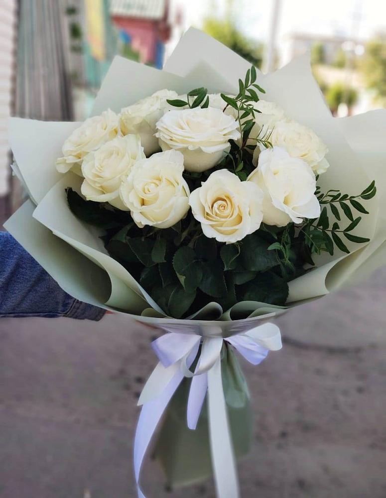 Букет Белые розы Проуд в Раздольном Приморского края
