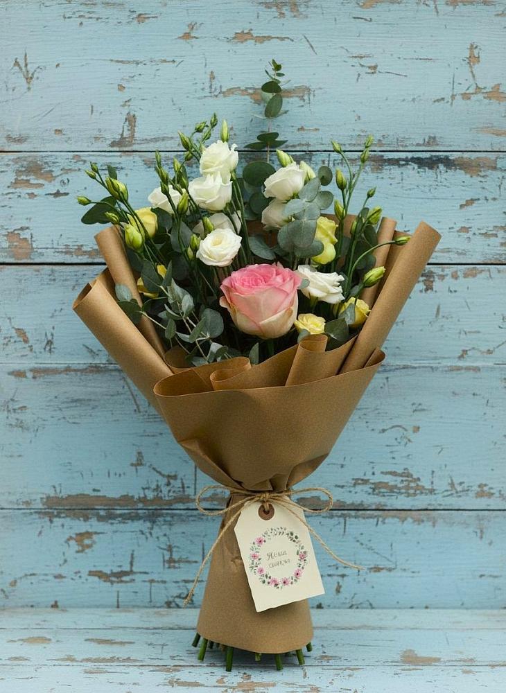 Букет цветов из: Розы и Лизиантусы в Раздольном Приморского края