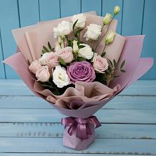 Букет цветов из:  Розы и Лизиантусы в Раздольном Приморского края