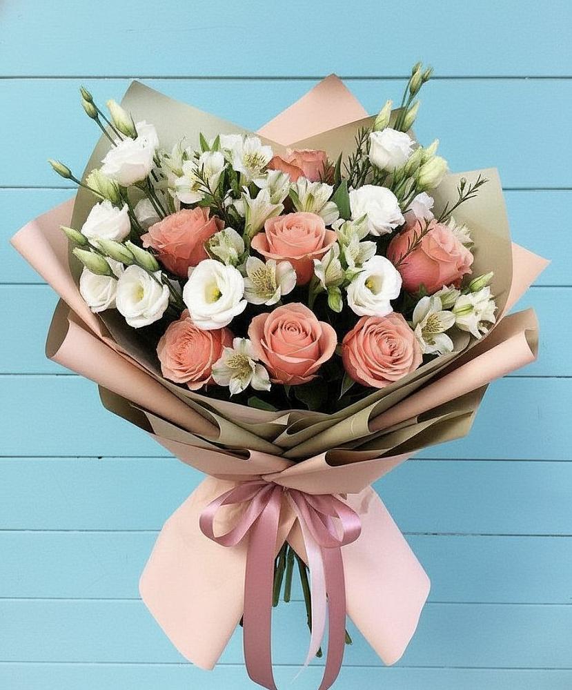 Букет цветов из: Розы, Альстромерии и Лизиантусы в Раздольном Приморского края