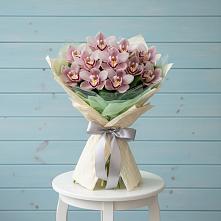 Букет цветов из:  Орхидеи и Розы в Раздольном Приморского края