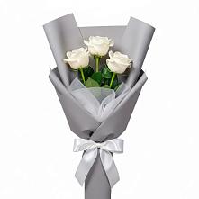 Букет 3 белые розы в Раздольном Приморского края