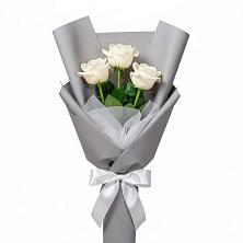 Букет 3 белые розы в Раздольном Приморского края