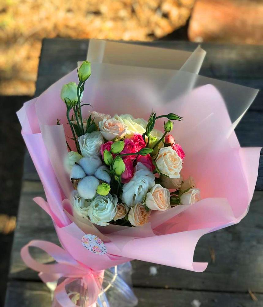 Букет цветов из: Розы и Лизиантусы в Раздольном Приморского края