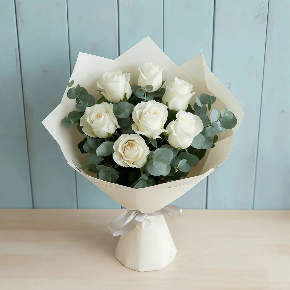 Букет Белые розы в Эвкалипте в Раздольном Приморского края