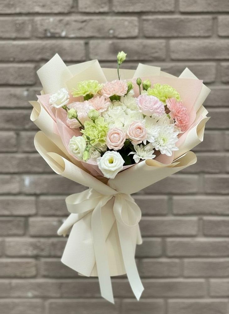 Букет цветов из: Гвоздики, Розы, Лизиантусы и Хризантемы в Раздольном Приморского края