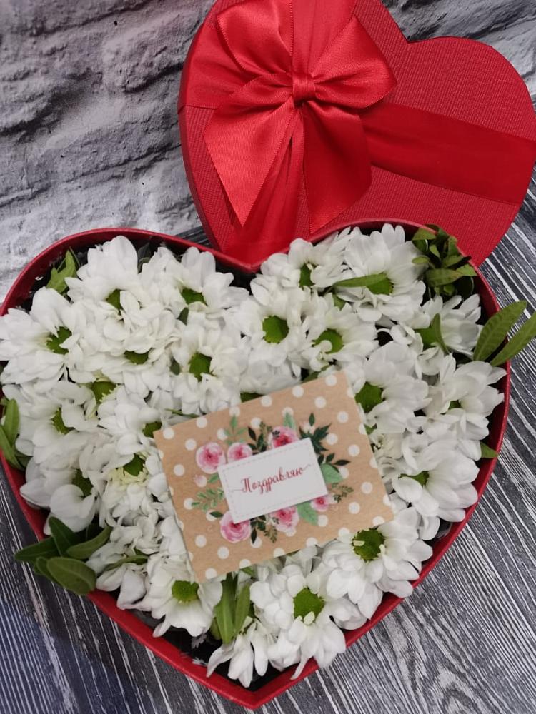 Цветочная композиция из Хризантемы в виде сердца в Раздольном Приморского края