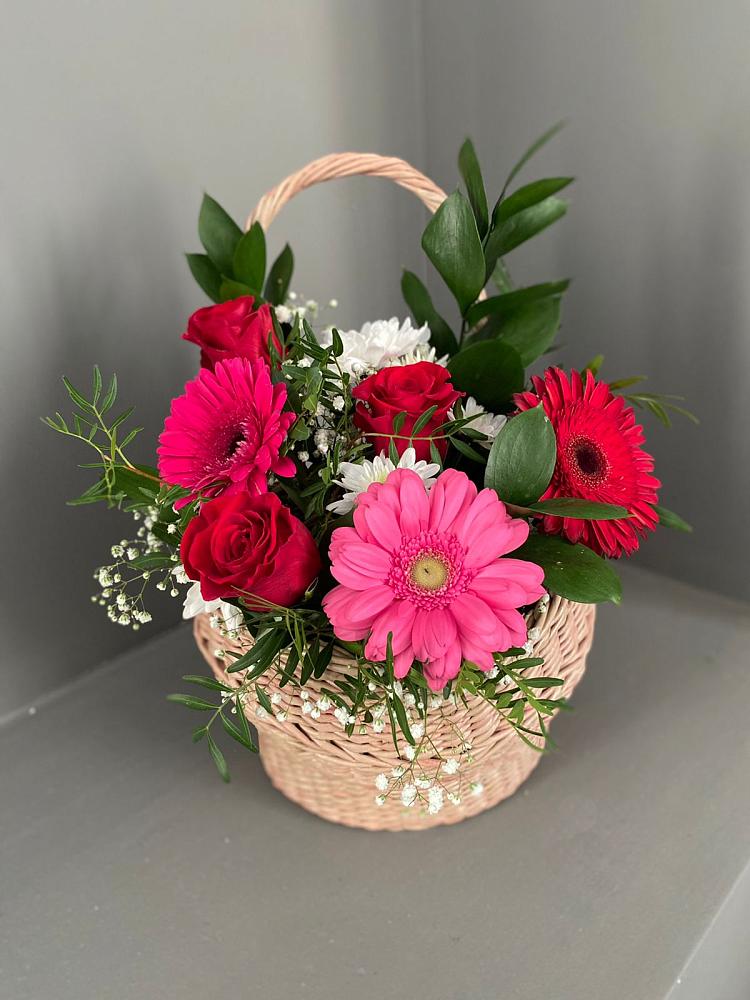 Цветочная композиция из Розы, Хризантемы и Герберы в корзине в Раздольном Приморского края