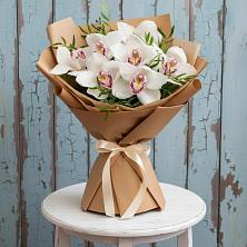 Букет цветов из:  Орхидеи и Розы в Раздольном Приморского края