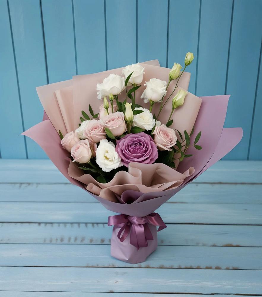 Букет цветов из: Розы и Лизиантусы в Раздольном Приморского края